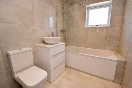 2 bedroom semi-detached house to rent - Photo 4