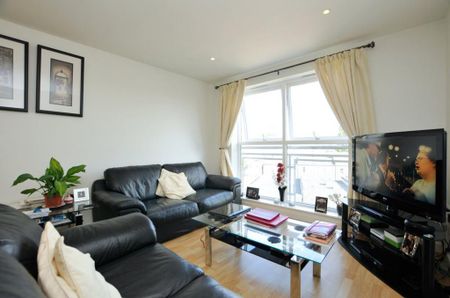 2 bedroom flat to rent - Photo 3