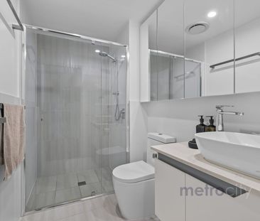 Quiet Street in the best location! - Photo 4