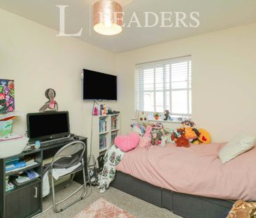 3 bedroom house to rent Wedgewood Drive, Harlow, CM17 - Photo 3