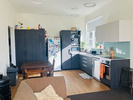 2BR Kilbirnie Flat - Photo 5