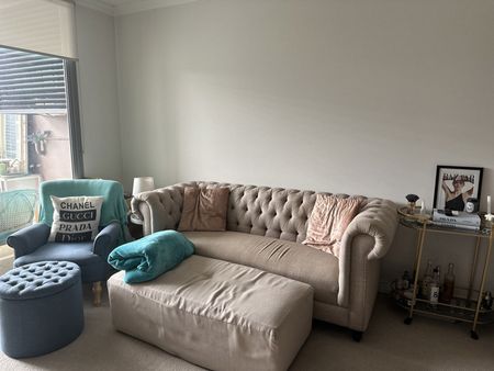 EXECUTIVE APARTMENT ON TOP FLOOR - Photo 2