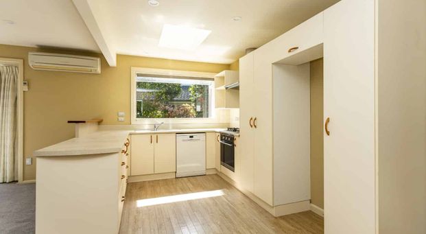Student Property - close to UC - 6 Bedrooms and 2 bathrooms. - Photo 1