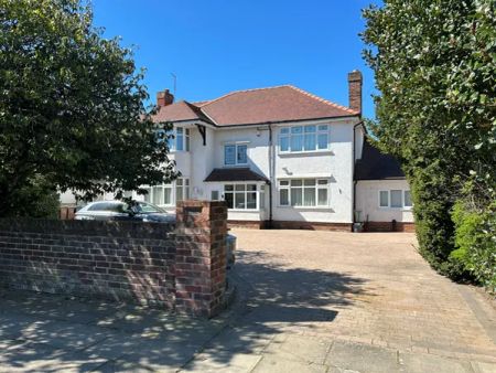 St. Andrews Road, Blundellsands, L23 7UP - Photo 4