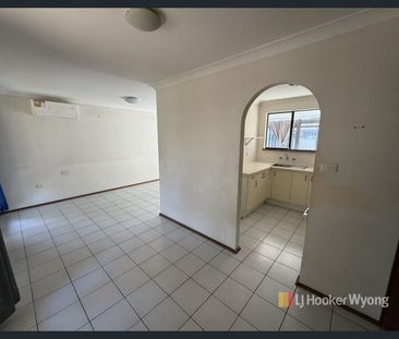 Charming Three-Bedroom Home with Multiple Living Areas & Large Alfr... - Photo 5