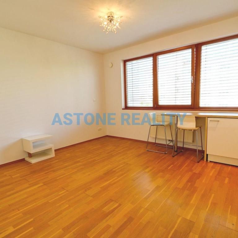 Pronájem bytu 1+kk 30 m2 - Photo 1