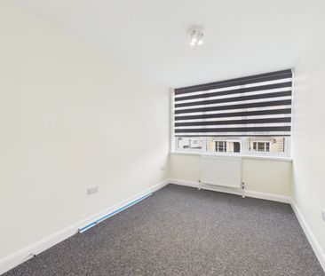 2 bedroom Maisonette in Frimley High Street, Camberley - Photo 5