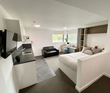 1 bedroom in a house share to rent - Photo 3