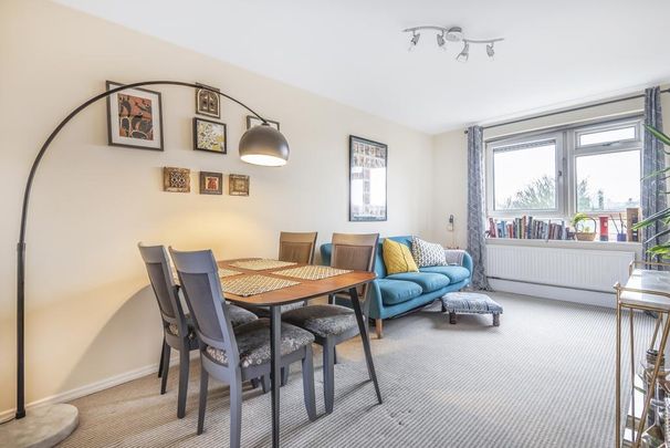 3 bedroom flat to rent - Photo 1