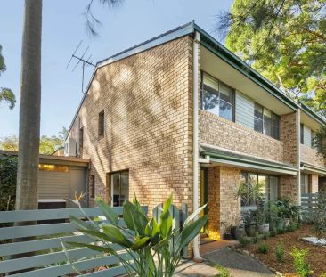 6 Month Only - Light-filled family townhouse with courtyard & dual ... - Photo 3