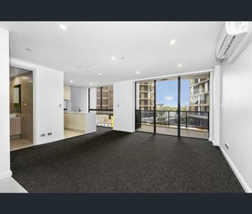 Deluxe Split‑Level Luxury Apartment in the Heart of Parramatta - Photo 2