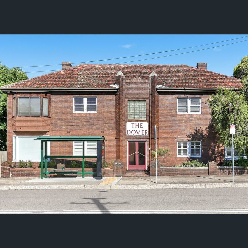 Beautifully Presented Art Deco Apartment - Photo 1