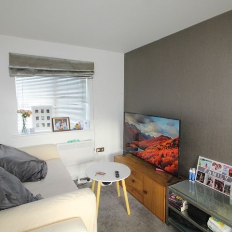 Swarcliffe Approach, LS14 - Photo 1