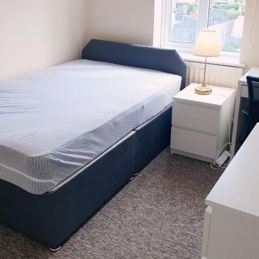 Hazel Grove, Bristol - Photo 1