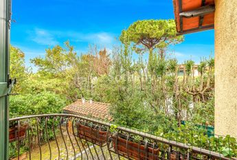 Elegant villa with garden steps away from the sea