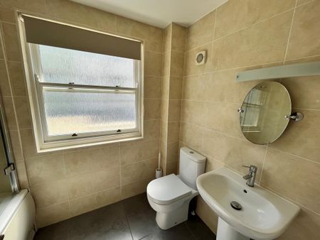 4 bedroom terraced house to rent - Photo 3