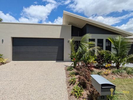 Fully Fenced & Pet Friendly Stylish & Spacious Home in the Northern Beaches!! - Photo 4