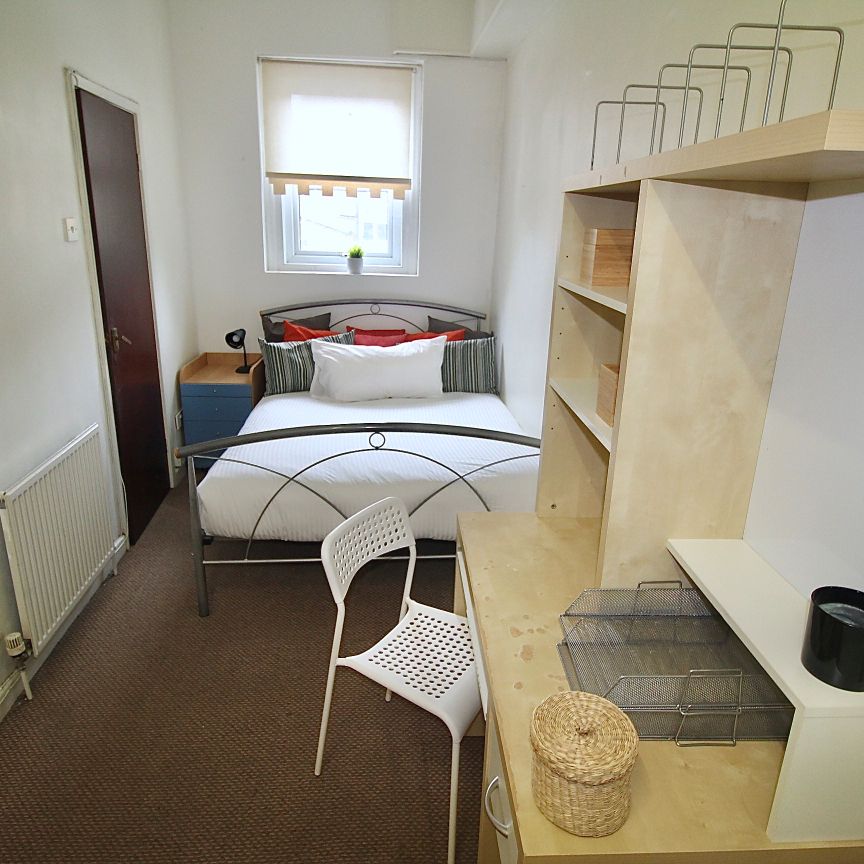Flat 5, 32 Kelso Road, LS2 9PR, Leeds - Photo 1