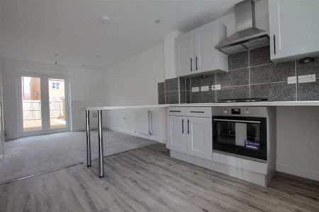 3 bedroom semi-detached house to rent - Photo 3