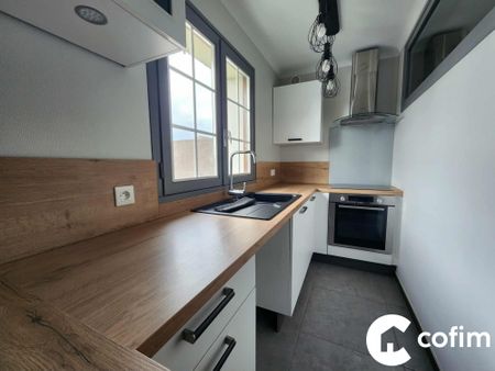 APPARTEMENT T3 - SAINT MARIE - - Photo 2