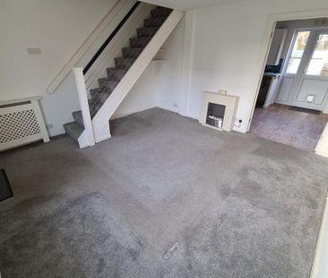 2 bedroom semi-detached house to rent - Photo 3