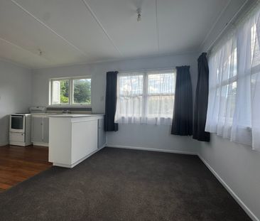 Sunny Family Home - Photo 5