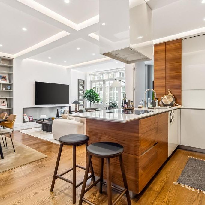 4 bedroom end of terrace house to rent - Photo 1