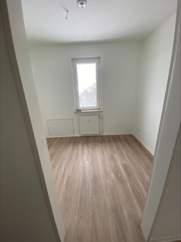 Helle 1,5 Zimmer -Dachgeschoss-Wohnung in Innenstadtnähe - 22846 Norderstedt - Photo 5