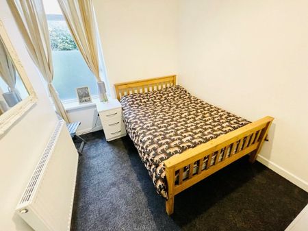 Cardiff Road, Troedyrhiw, MERTHYR TYDFIL - Photo 2