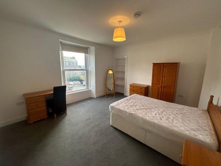 3 bedroom flat to rent - Photo 3
