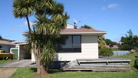 Walk to the beach - Photo 3