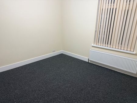 3 Bed Terraced House, Knighton Lane, LE2 - Photo 2