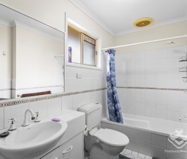 Well Presented 3-Bedroom Townhouse with Single Lock-Up Garage - Photo 3