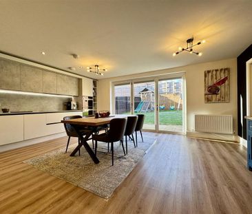 4 bedroom detached house to rent - Photo 4