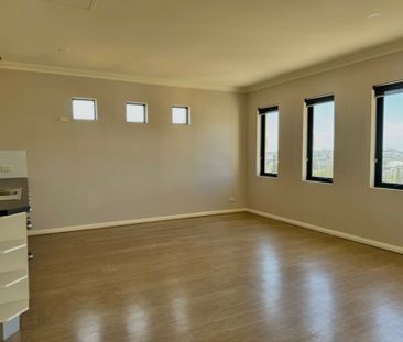 Luxury Living Across Three Levels with Uninterrupted Views. - Photo 6