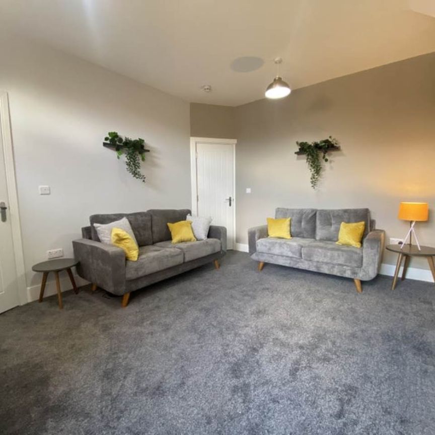 Beechwood Crescent (Room 2), Burley, Leeds - Photo 1