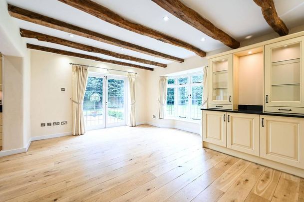 6 bedroom detached house to rent - Photo 1