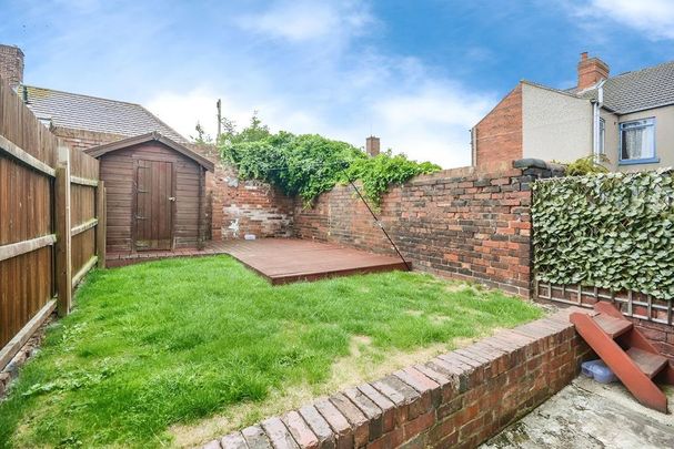 2 bedroom end of terrace house to rent - Photo 1