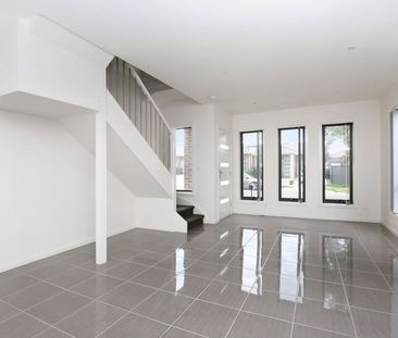 Low Maintenance Living! - Photo 3