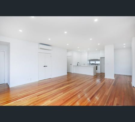 1/178 Blackshaws Road, South Kingsville, Vic 3015 - Photo 2