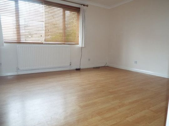 Robin Court, Banister Park - Photo 1