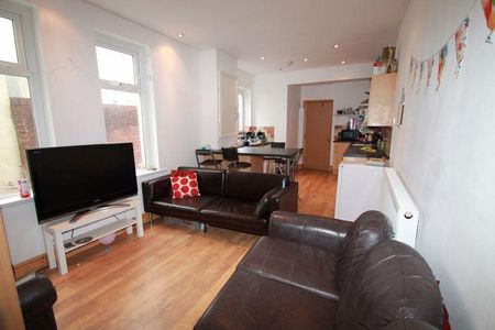 6 bedroom terraced house to rent - Photo 3