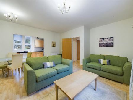 2 bedroom flat to rent - Photo 2