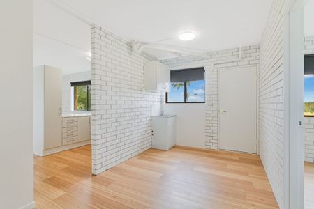Renovated 2-Bedroom unit in Quiet Banora Point - Power & Water Included - Photo 3