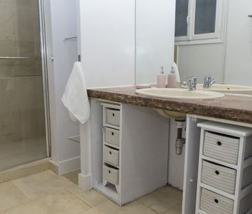 Large room in Plaza de Santa Ana - Photo 5