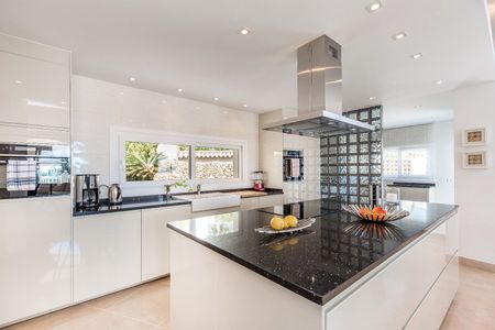 Detached Villa in La Quinta - Photo 4