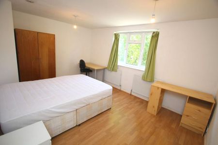 STUDENT 6 Bedroom House – Kingston (Hawks Road, KT1) - Photo 3