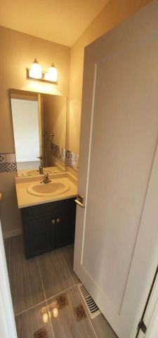 For Lease - 1169 Garner Road Unit# 87, Hamilton, Ontario - Photo 4