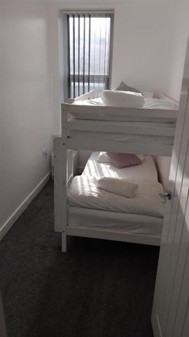 3 bedroom flat to rent - Photo 4