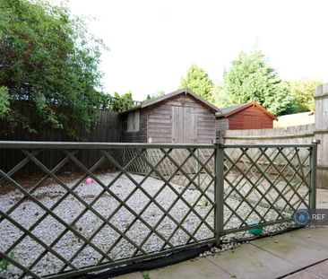 2 bedroom end of terrace house to rent - Photo 4